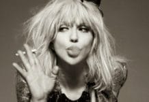 Courtney Love creu haver trobat l’avió desaparegut