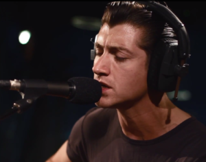 Alex Turner tocarà tots els instruments a una nova cançó dels Arctic Monkeys