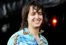 Julian Casablancas comparteix una nova cançó d’onze minuts