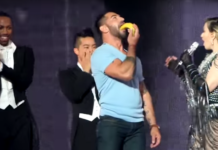 WTF! Un fan de Madonna practica sexe oral a l’escenari
