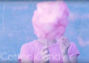Marion Harper presenta vídeo de Cotton Candy