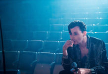 Hurts posen imatges a Wings