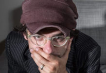 Clap Your Hands Say Yeah volen actuar a casa teva!