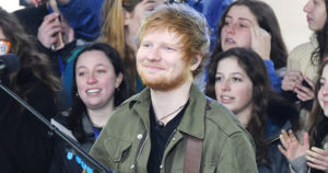 Ed Sheeran derrota a Take That i suma una quarta setmana de lideratge al Regne Unit