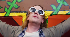 Macaulay Culkin fa de Kurt Cobain en el nou vídeo de Father John Misty