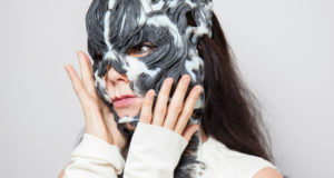 Björk anuncia la publicació d’un nou disc de forma imminent