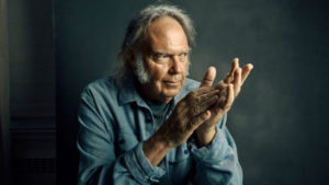 Neil Young retira la seva música de Spotify