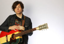 Ryan Adams cancel·la la publicació del seu disc arran de les acusacions d’abusos