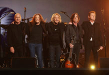 Their Greatest Hits 1971-1975 es converteix en el disc més venut de la història als Estats Units