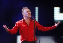 Morrissey estrena ‘Wedding bell blues’ acompanyat per Billie Joe Armstrong de Green Day