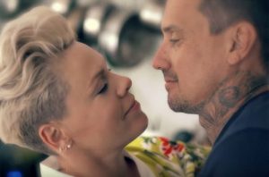 P!ink treu un nou videoclip emotiu amb el seu marit