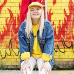 Tones and I empata en números 1 amb Rihanna i Whitney Houston al Regne Unit