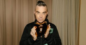 Robbie Williams iguala els números 1 d’Elvis Presley al Regne Unit
