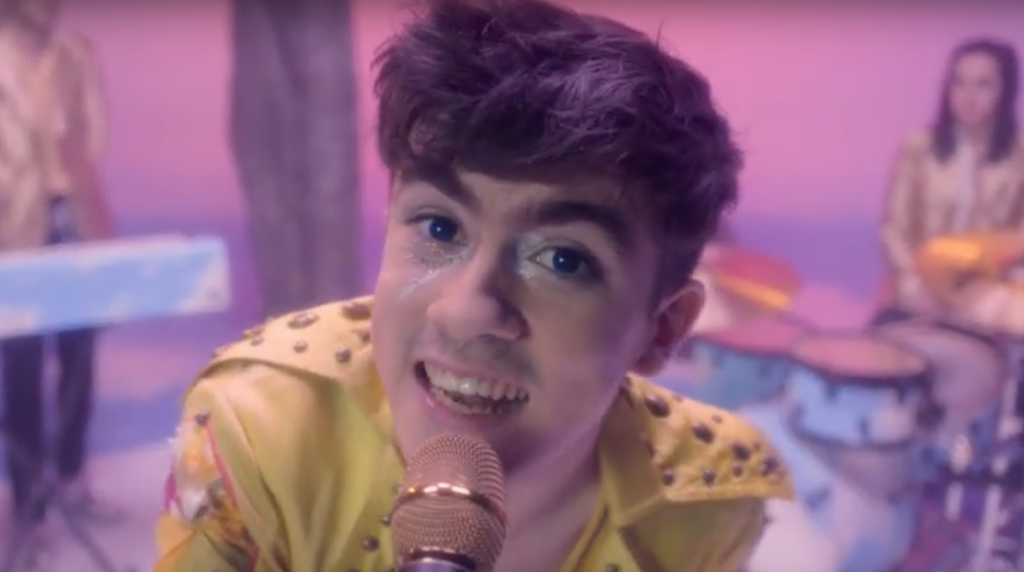 Declan McKenna estrena 'Beautiful Faces' Primera Fila