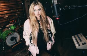 Avril Lavigne prepara nou disc de rock sense balades