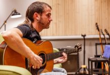 Entrevista a Cesk Freixas: “Memòria representa el que jo entenc que ha de ser la música i la cançó d’autor”