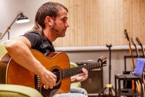 Entrevista a Cesk Freixas: “Memòria representa el que jo entenc que ha de ser la música i la cançó d’autor”