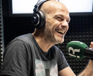 Entrevista a Xavier Serrano: “L’autèntica màgia de la ràdio no és escoltar-la sinó fer-la”