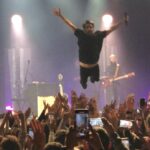 ‘Queda’t així’, de Joan Dausa, fa el salt fins el número 1 de les cançons més radiades el juliol