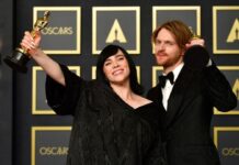 Billie Eilish i Finneas guanyen l’Oscar a la millor cançó per ‘No time to die’