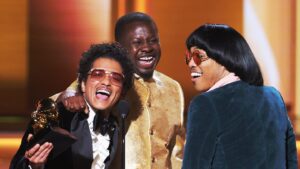 Silk Sonic, Jon Batiste i Olivia Rodrigo triomfen als Grammy 2022