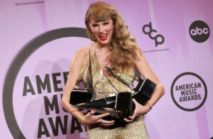 Taylor Swift arrasa als American Music Awards 2022