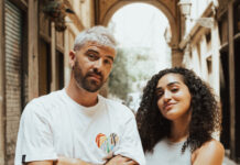 Itaca Band ens mengen a petons ‘A l’alba’