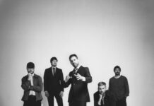 Kaiser Chiefs ens presenten ‘Burning in Flames’