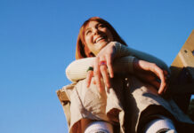 Júlia Blum estrena nova versió de ‘No vull i vull’, amb Mama Dousha i Scotty DK