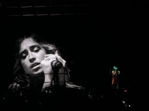 Tate McRae enlluerna Barcelona amb un concert inoblidable