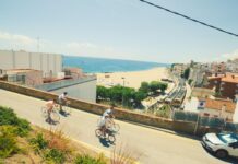 La mar salada, la pell morena i el nou senzill de Flashy Ice Cream amb The Tyets