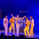 The Tyets fa aixecar de les butaques el públic de Cap Roig per fer uns bailoteos