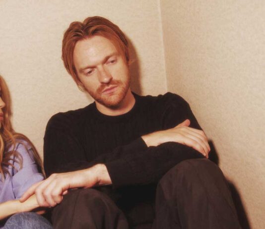 Afinant l’oïda: FINNEAS, Coldplay i Jordan Ward Finneas