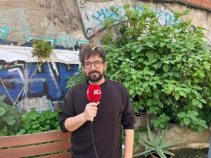 Entrevista a Pau Vallvé: “Ara ja ve gent als meus concerts que de petits escoltaven la cançó del Mic, que vaig composar jo”