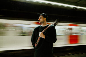 Niu es presenta com artista solitari amb ‘Adéu’