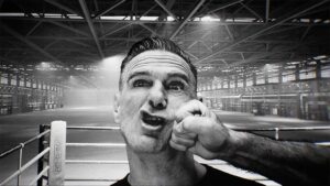 Bryan Adams avança el seu nou disc amb ‘Roll With The Punches’