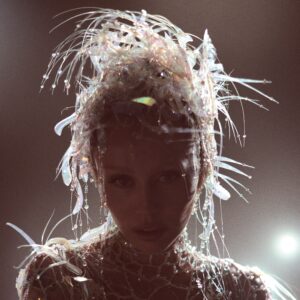 Miley Cyrus llança “Something Beautiful”, el seu nou àlbum visual