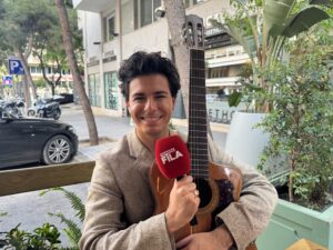 Entrevista a Alfred García: “Cada dia que m’aixeco intento fer una cançó millor”