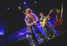 Zaz enamora Roses amb una nit de música, emocions i molta energia