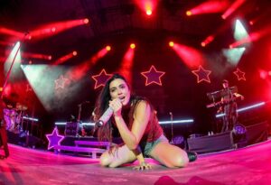 Chiara encén Pedralbes en una nit de pop, emoció i molta calor
