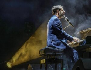 Joan Dausà sorprèn a Cap Roig, amb Serrat, Llach, Perales, Mecano i Maná