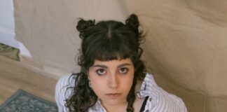 Aluet canta ‘PELS QUE HAN MARXAT’