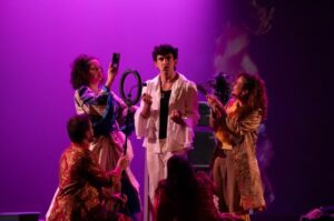El Jove Teatre Regina presenta ‘Figaro(ck)’, quan el barber clàssic es torna militant digital