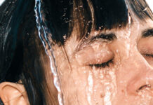 Kris Tena ens acarona amb el seu nou disc “mai adeu”