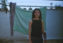 Júlia Boncompte cultiva un so artesanal a “Ni curt, ni concís, ni concret”