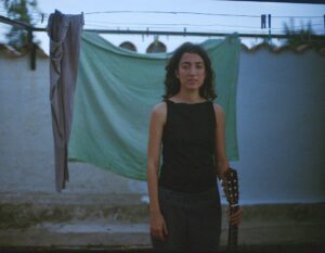 Júlia Boncompte cultiva un so artesanal a “Ni curt, ni concís, ni concret”