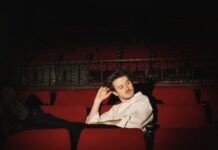 Lluís Arruga presenta ‘QUÈ FAS ON ETS?’, una cançó nostàlgica