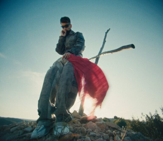 EnMatu exposa la introspecció més sincera a “jove talismà”