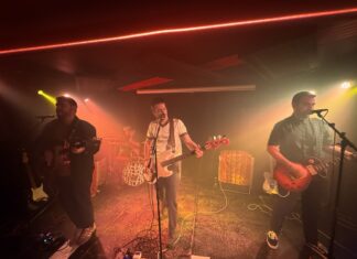 Balena fan vibrar la Sala Taro amb el seu debut “Manual de supervivència”