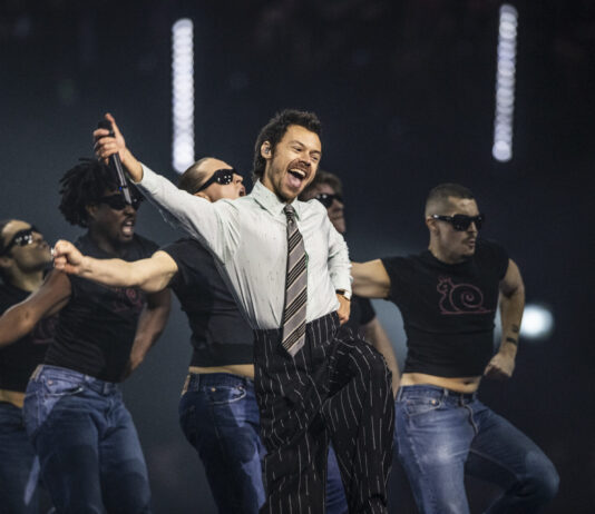 “Kiss all the time. Disco, Occasionally.”; l’esperat retorn de Harry Styles